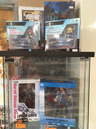 More figures. The official merchandise lies, dammit. Her name is Artoria!!